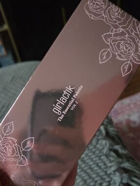 girlactik The Essential Palette Vol. 2 - Rose Gold Eyeshadow Palette